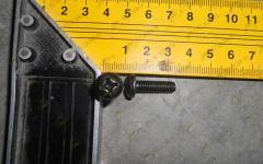 Болт крепления пневмоклапана переключения передач М6х18 HOWO