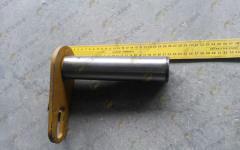 Палец крепления цилиндра стрелы к раме D=50 L=220 овальный фланец CDM833 LG30F.10I-002/310003D