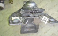 Держатель оси балансира в сборе AZ9725520233