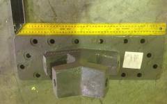 Кронштейн крепления V-образной тяги правый L=165 HOWO AZ9625520362