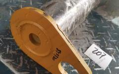 Палец крепления цилиндра стрелы к раме d=85 L=320 LG956