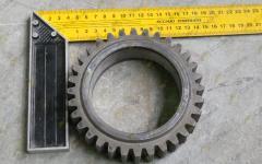 Шестерня передачи заднего хода z=32 D=136 CDM833 ZL30E.5-4