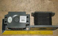 Подушка задней рессоры HOWO (крепится на мост) 4 отверстия AZ9725520278