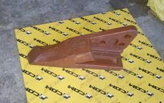 Зуб ковша боковой правый CLG855H/856H 72A3514/72A3930