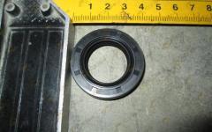 Сальник насоса подъема кузова 24x40x7 HOWO