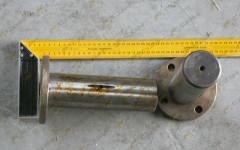 Палец ковша нижний D=65 L=210 круглый фланец CDM833 LG833.11.07/LG50D.11.07(511004-005)