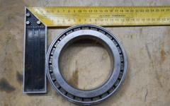 Конический подшипник роликовый 90x140x32 32018