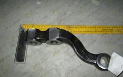 Рычаг рулевой тяги нижний правый (сошка) d=27 8х4 AZ9160410120