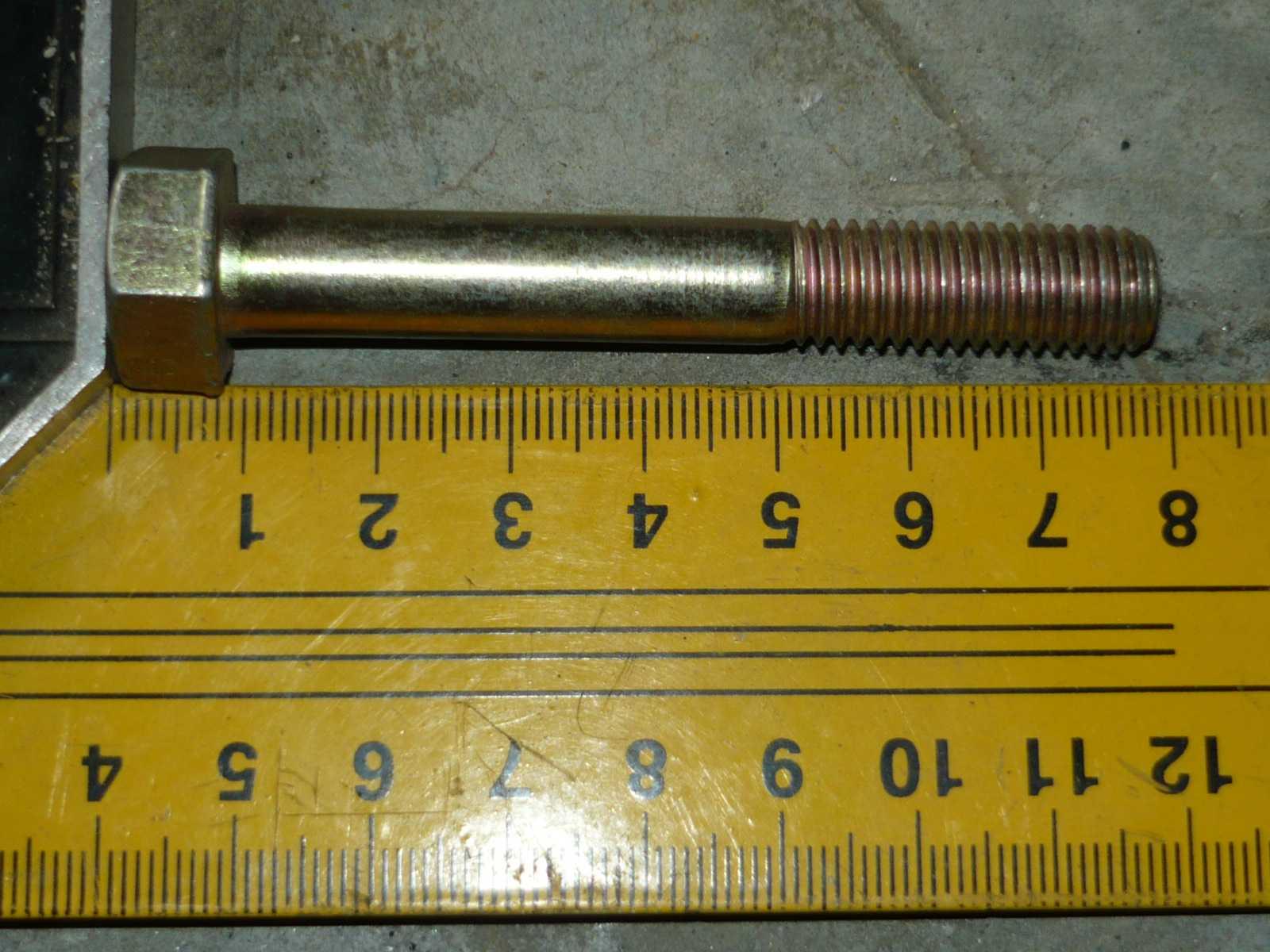 Болт шкива коленвала М10х70 HOWO 90003802558