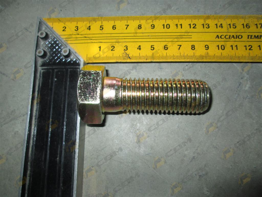 Болт крепления бокового ножа M24х3,0х70 S0574761/S0575066