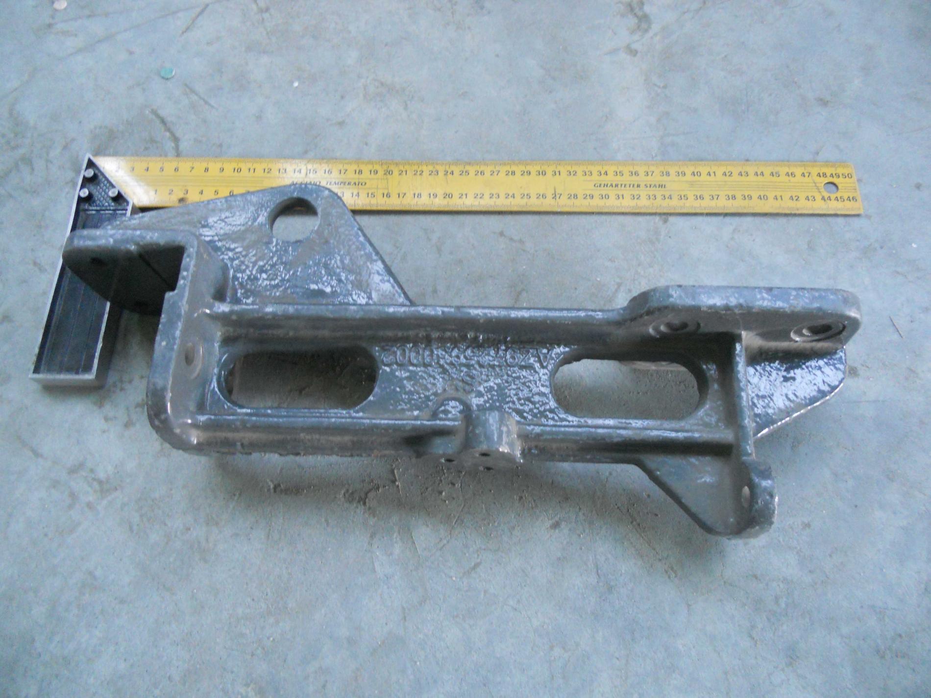 Кронштейн крепления бампера (тягач) HOWO AZ9725930002