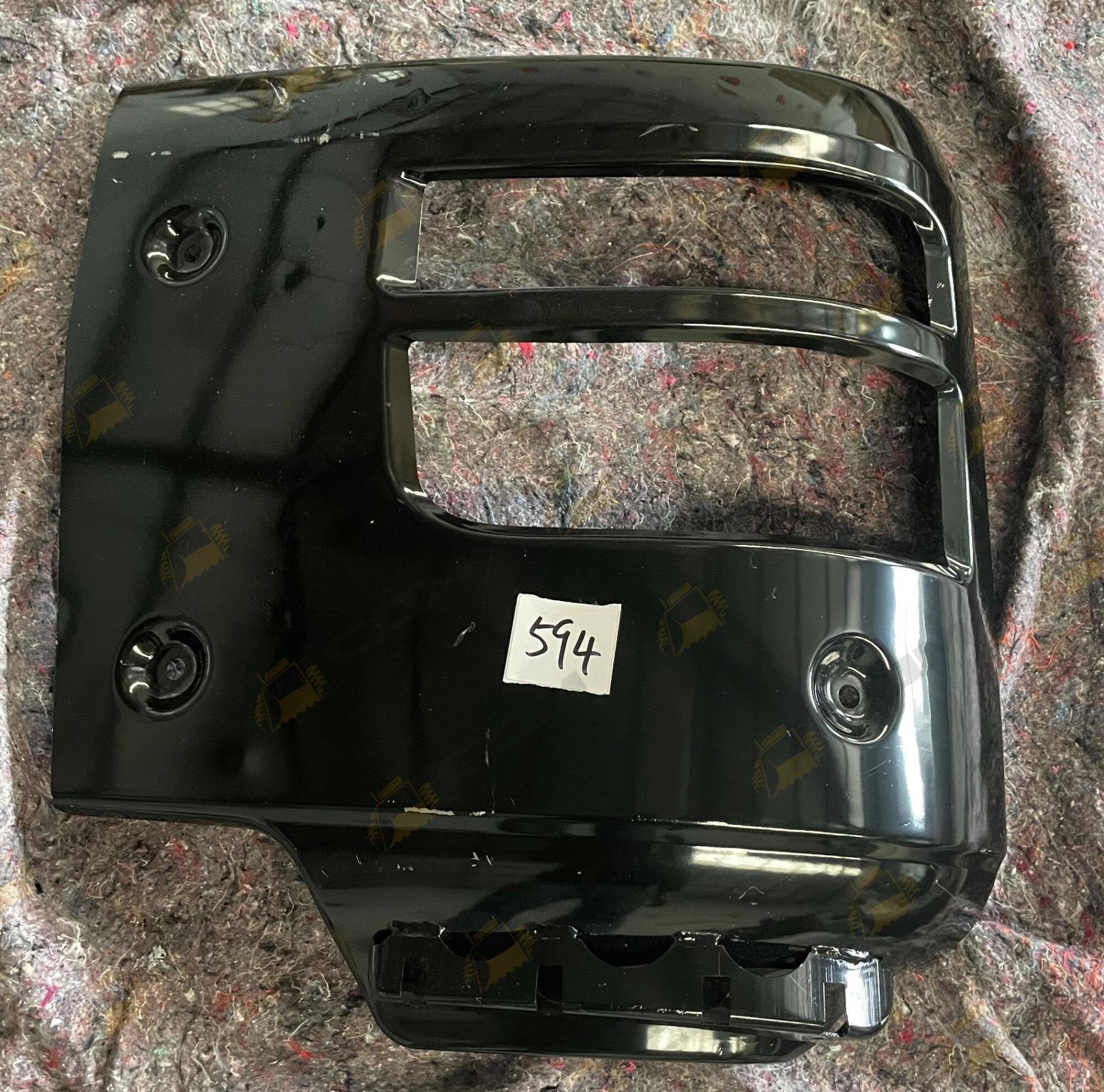 Бампер правая часть черная SITRAK 711W41610-5622