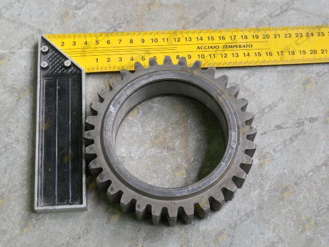 Шестерня передачи заднего хода z=32 D=136 CDM833 ZL30E.5-4