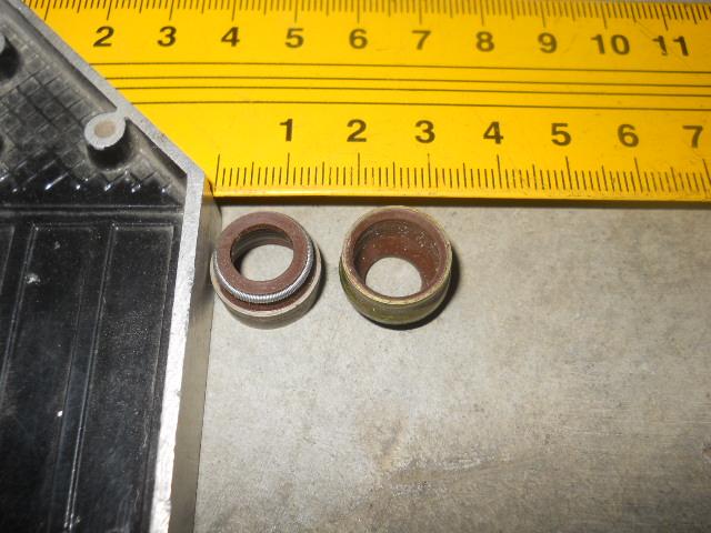 Колпачок маслосъёмный d=9 D=15 (Euro 3) HOWO VG1540040016