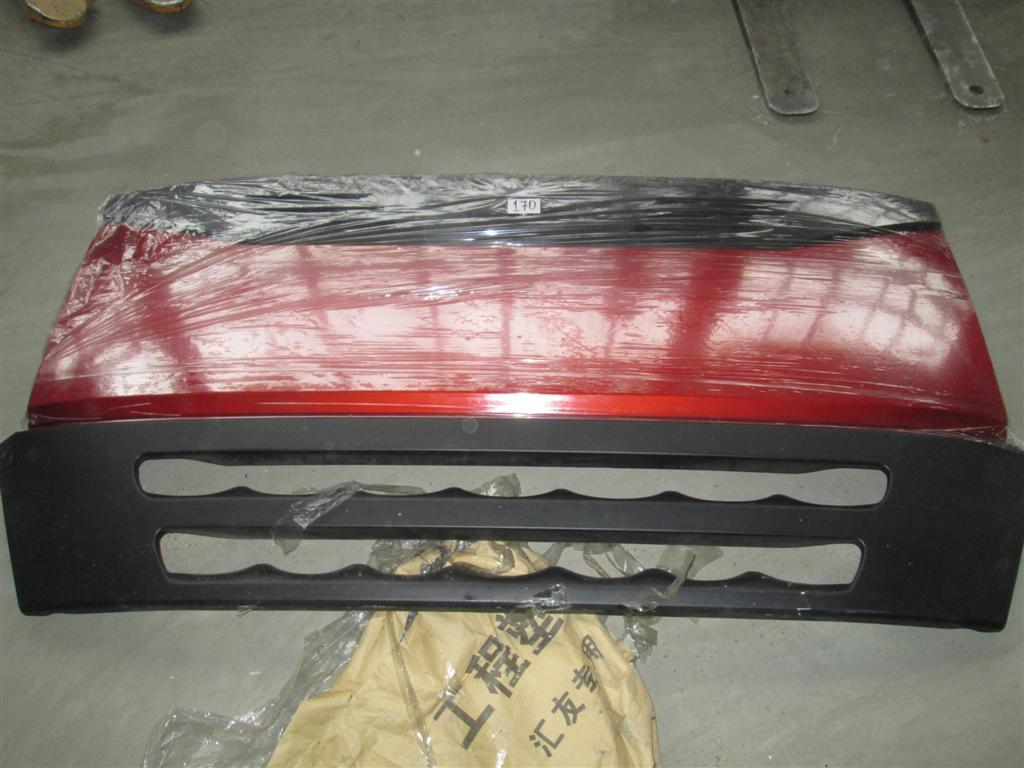 Решетка радиатора (капот) HOWO A7 WG1664110011