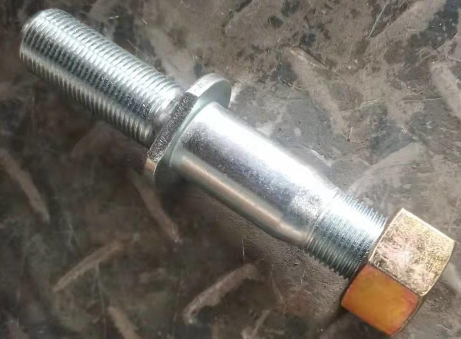 Шпилька+гайка колесные CDM860 LG860.04.01.01-016