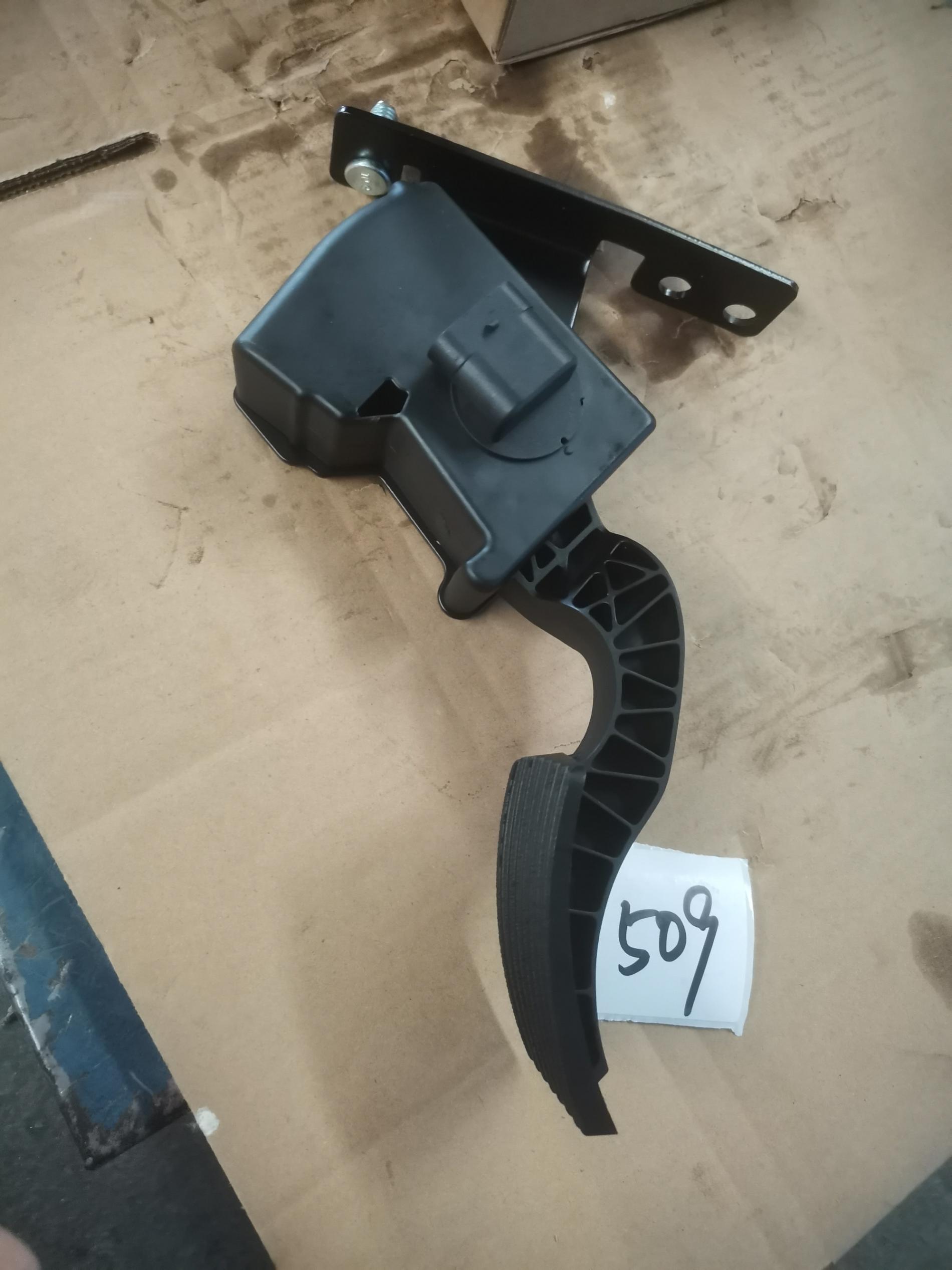 Педаль газа изогнутая HOWO EURO3 WG9725570010 WG9725570010/1