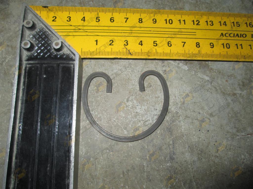 Кольцо стопорное поршня D12 HOWO A7 VG1246030003