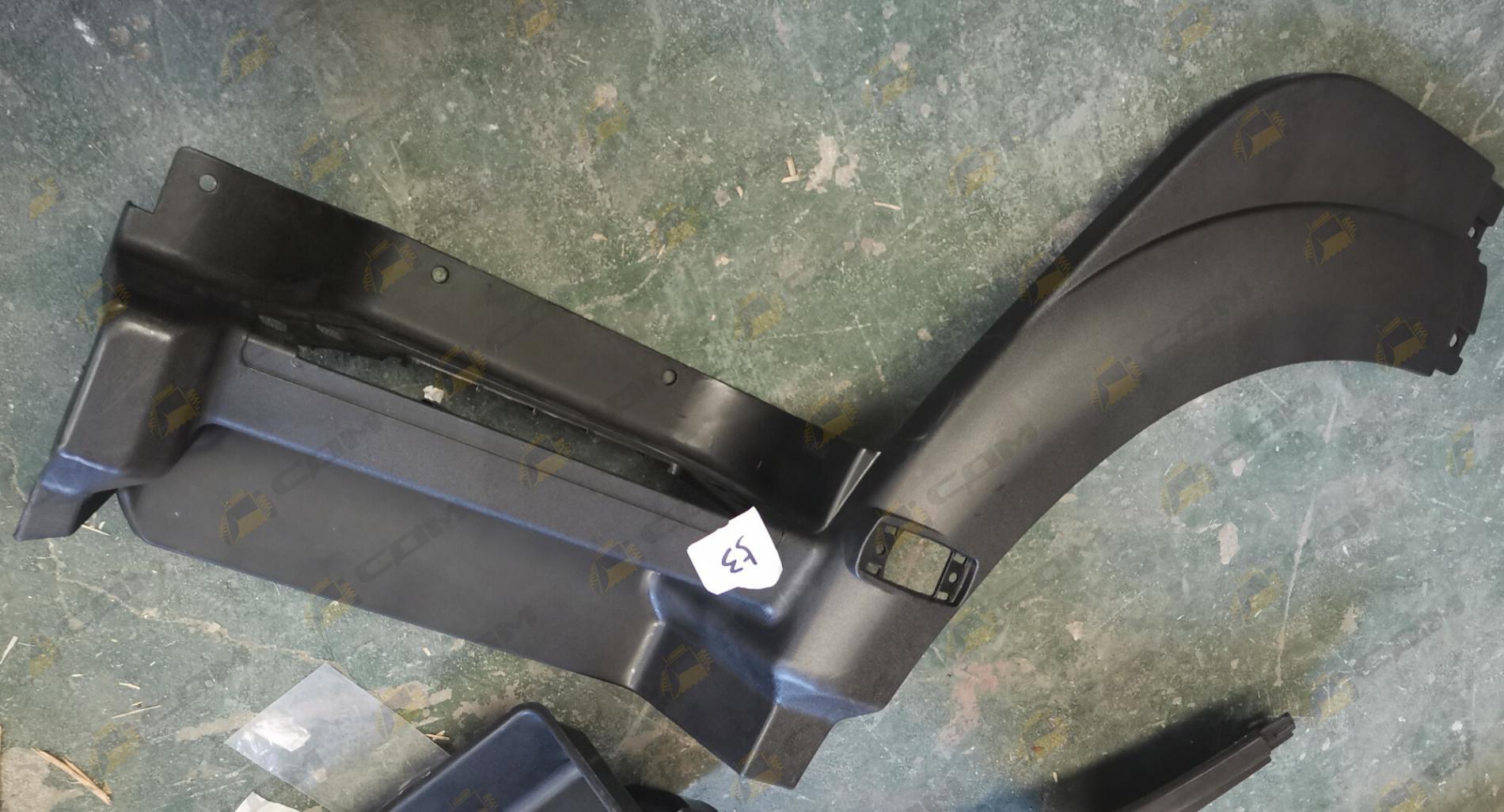 Крыло кабины левое длинное (нового образца) Euro 3 HOWO WG1642230105 (черное)