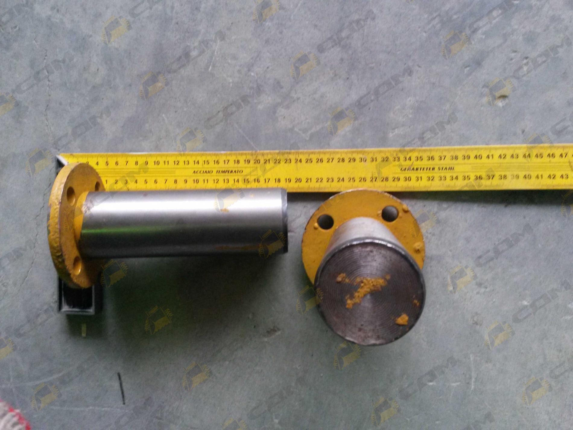 Палец рычага управления ковшом верхний с круглым фланцем d=60, l=190 CDM833 LG30F.11.07 (311003D) LG30F.11.07(311003D)