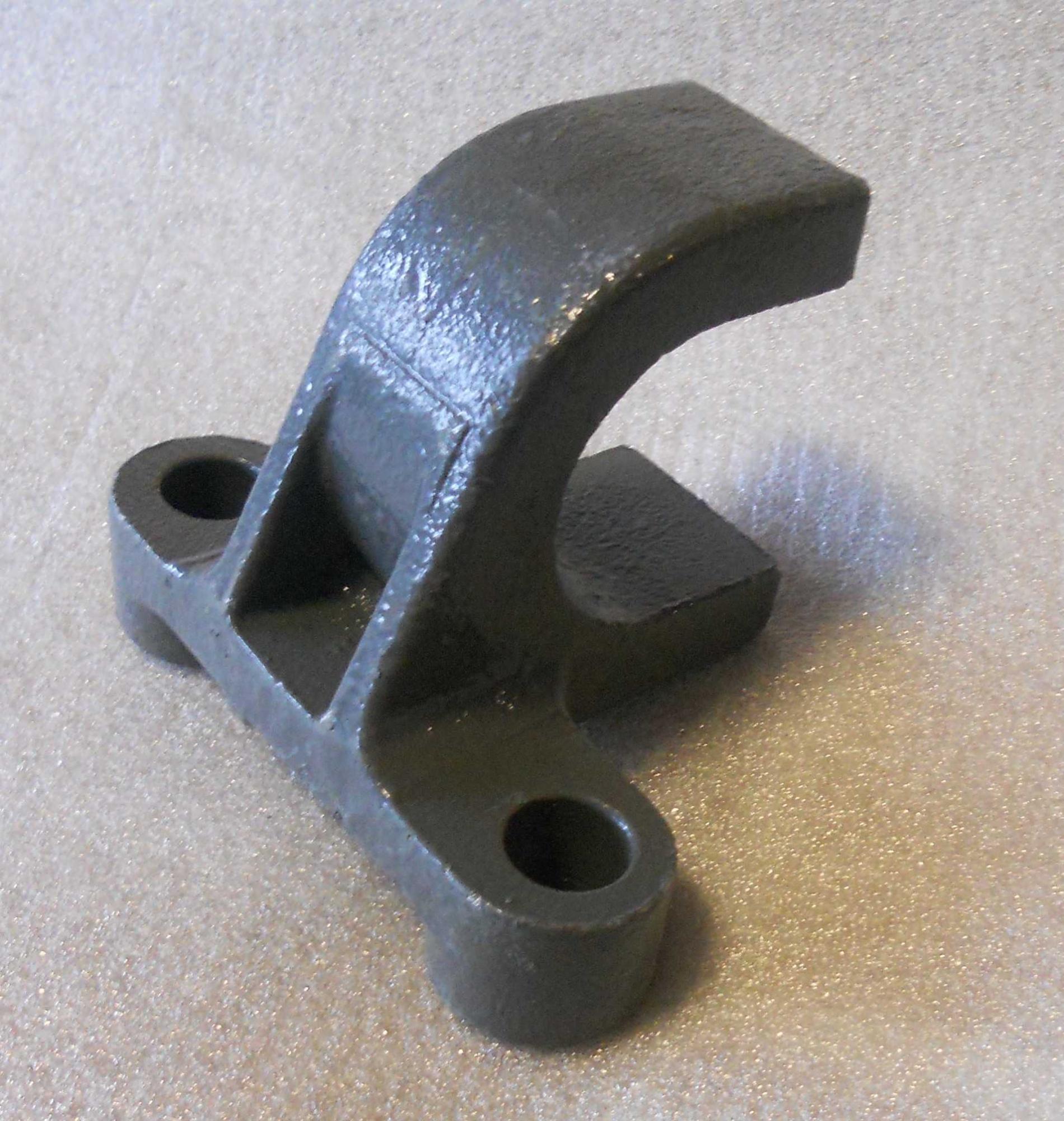 Скоба переднего стабилизатора HOWO 2011г.в. WG9925680011