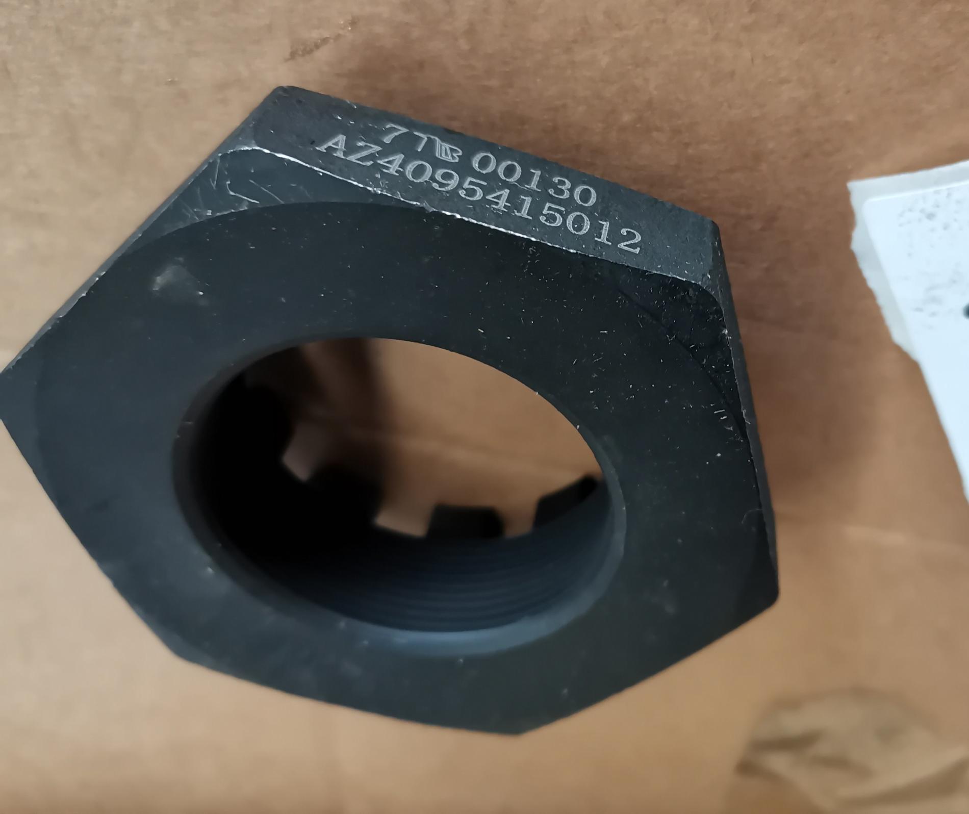 Гайка ступицы мост VGD95 HOWO WG4095415012