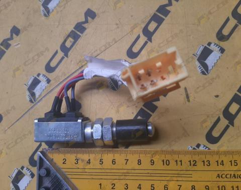 Включатель стоп-сигнала EURO 3 (4 контактный) HOWO WG9725716002